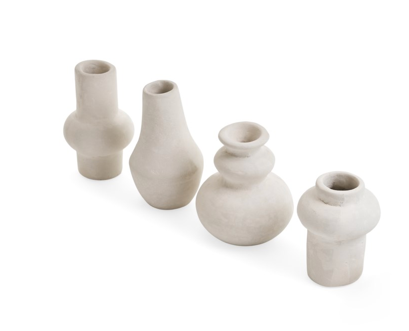 This Set of 4 Papier Mâché Vase organic-shaped vase is a unique and beautiful addition to your home decor.&nbsp;