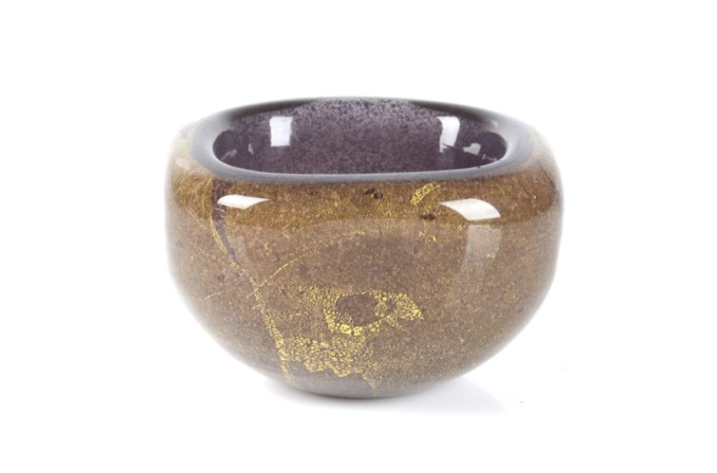 This Venini Murano glass bowl by Carlo Scarpa has a purple interior with gold flecks, a truly unique piece for any collector. 